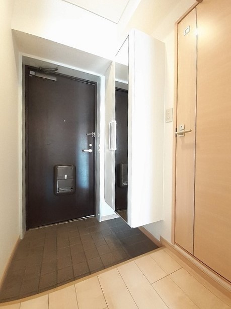 レポサール弥勒寺 玄関