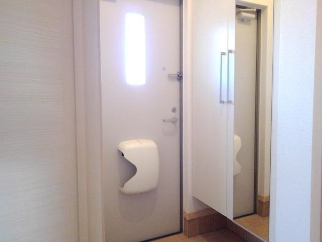 サン・フォーラム 玄関