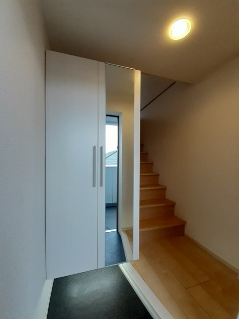 コロネーション御所見 玄関