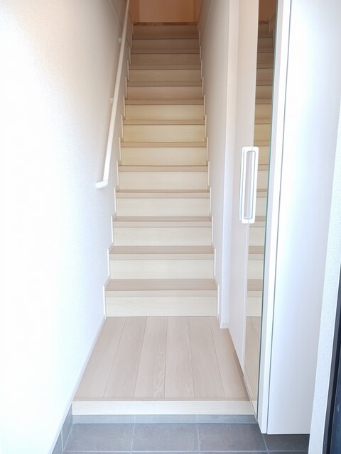 Ｃａｌｍ　Ｃｏｕｒｔ 玄関