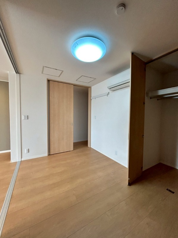 メゾンしずか ベッドルーム