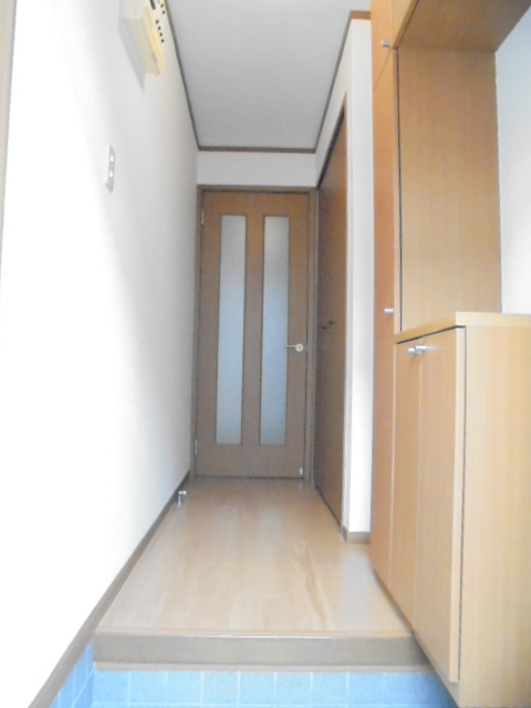 エス・テュエールＡ 玄関