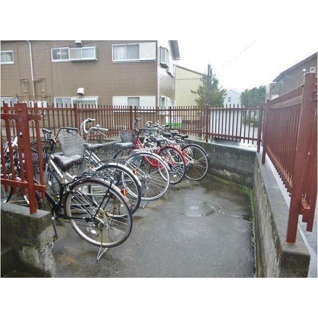 ハイツ山下 駐車場