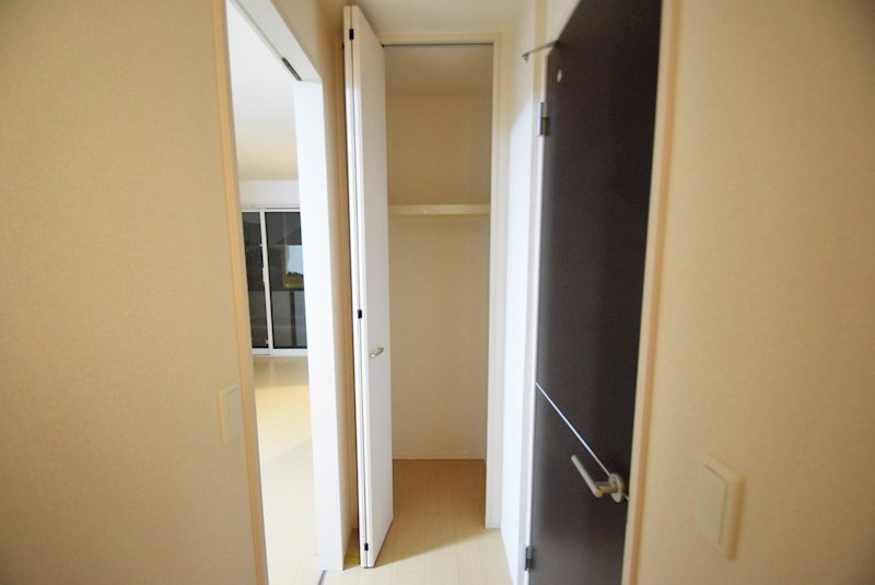 ルーチェソラーレ 玄関