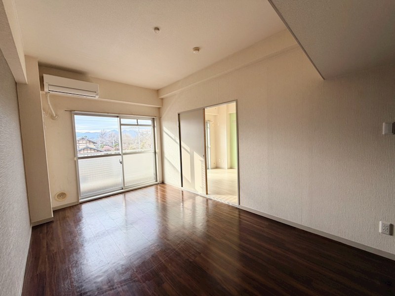 にいやビル リビング