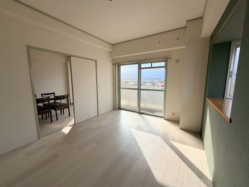 にいやビル リビング