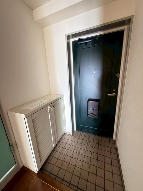 にいやビル 玄関