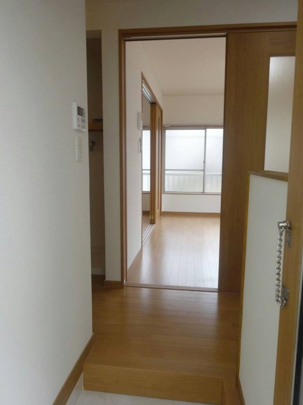 新さがみ荘  玄関