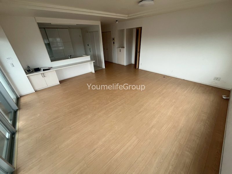 エレガントヴィラ リビング