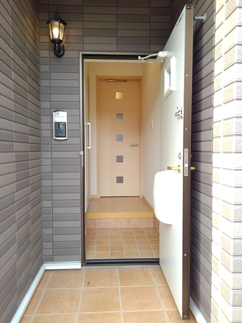 メゾン・シーダー壱番館 玄関