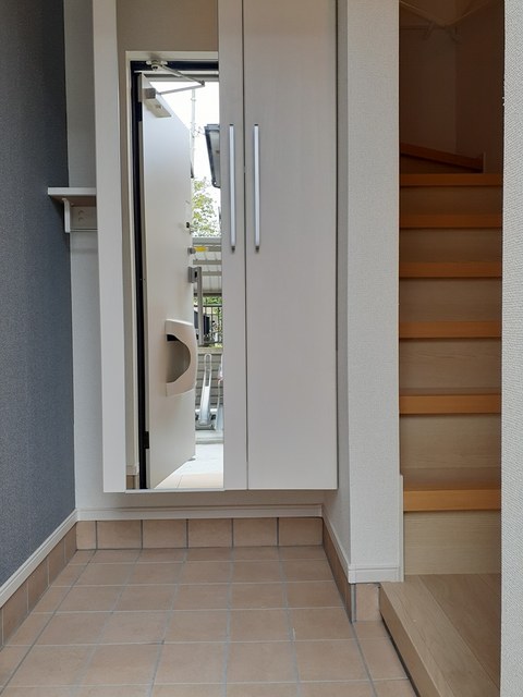 ネオ　ブルック 玄関