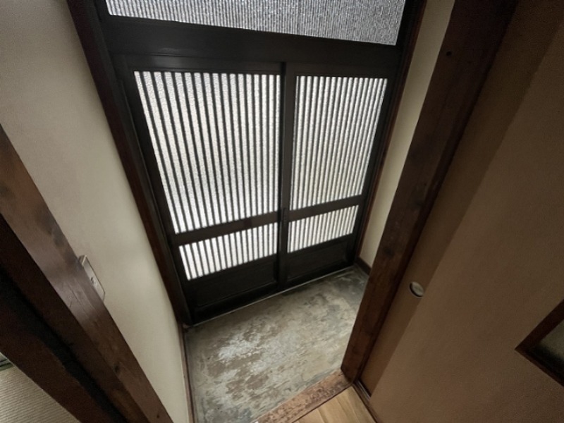 妻田藤井貸家 玄関