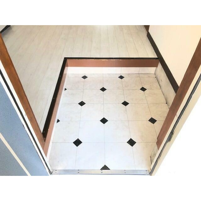 ファミール難波 玄関