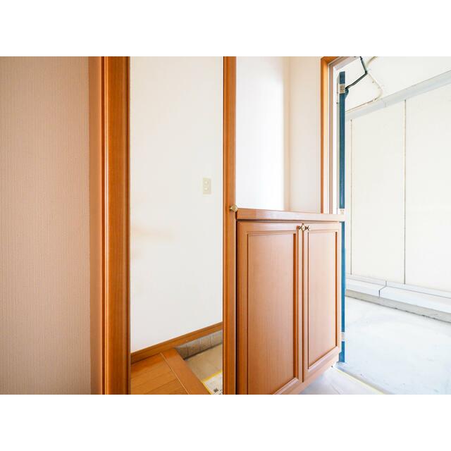 マンション東 玄関