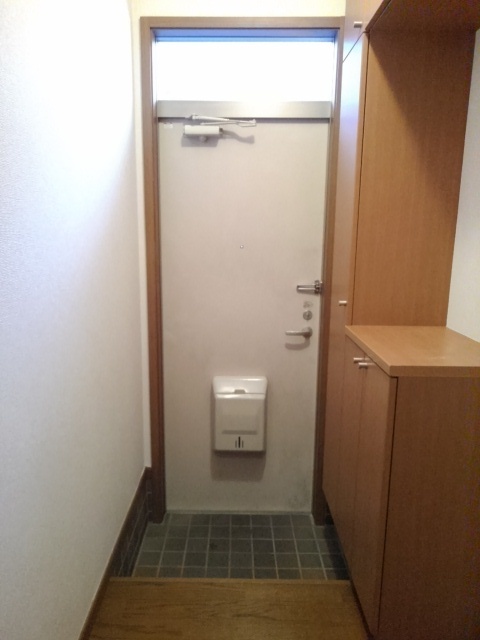 ブロードハウス 玄関