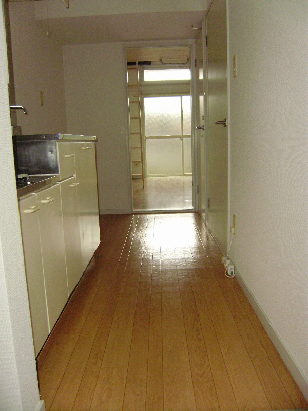 オートハイツ平塚 玄関