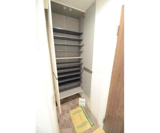 エステートピア荒井 玄関