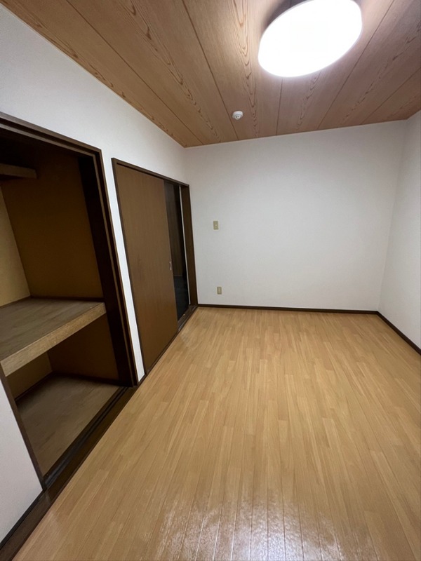 プレミール・オオスミ ベッドルーム