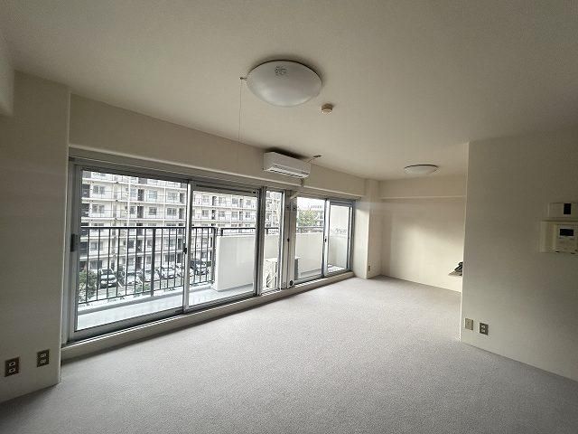 パレ平塚すみれ平　四番館４ リビング