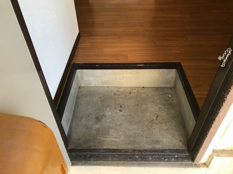 ファミーユ松田 玄関