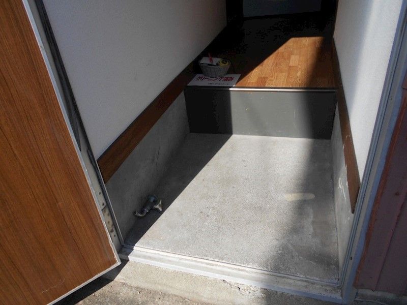 溝呂木貸家 玄関