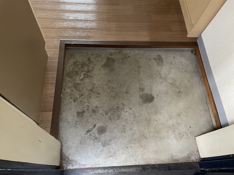 メゾン足立 玄関