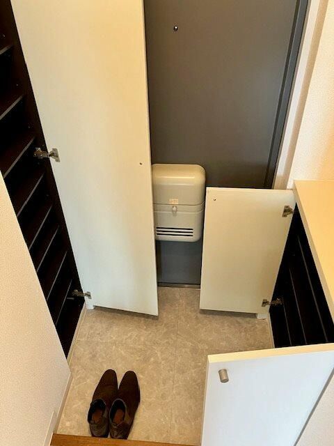 エクセル泉 玄関