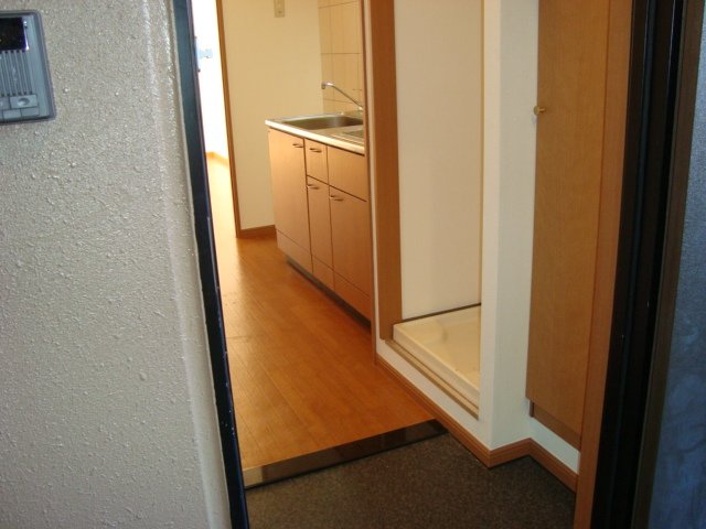 ポスト・マローネ 玄関