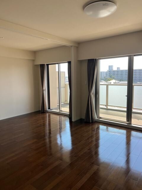 オーシャンステイツ湘南平塚グランフィールド リビング