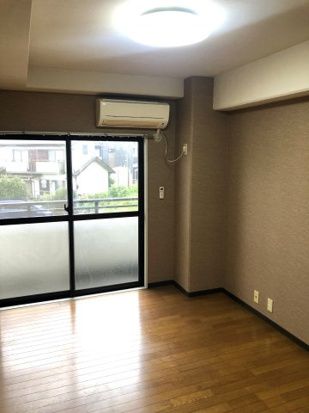 リエス愛甲石田 リビング