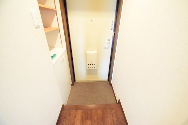 グランフォルム愛甲石田 玄関