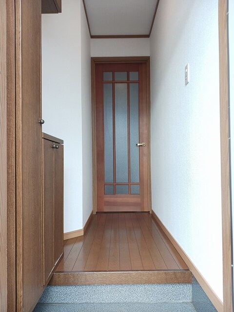 フォレストツルマキ 玄関