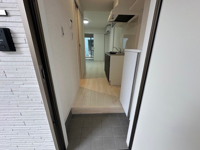 ひなたと春風のラテ 玄関