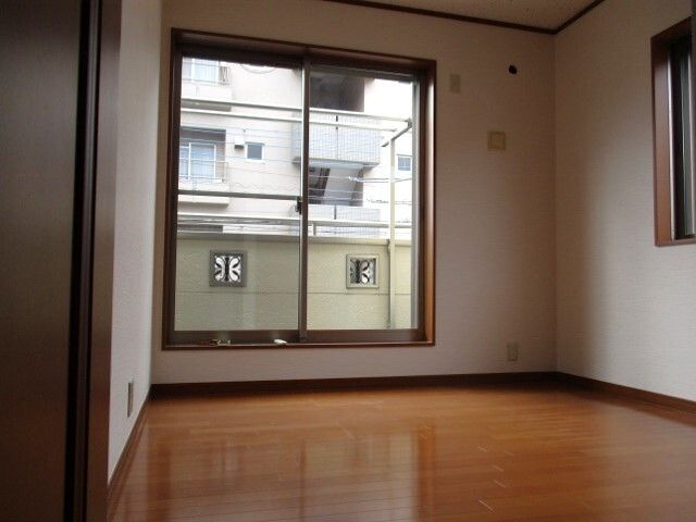 栄町貸家 ベッドルーム