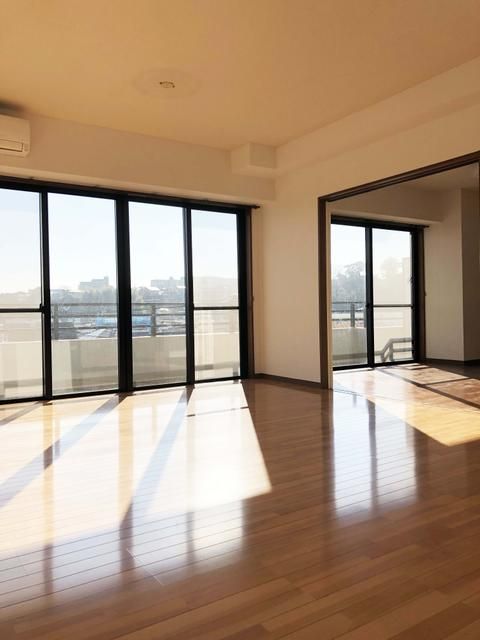 アトラクトマンショントムロ リビング