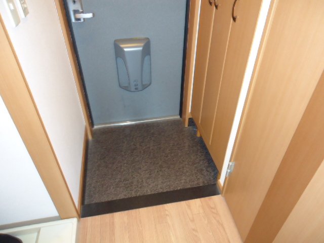 ハイツルミナス 玄関