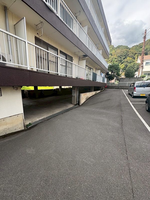 ブランドール 駐車場