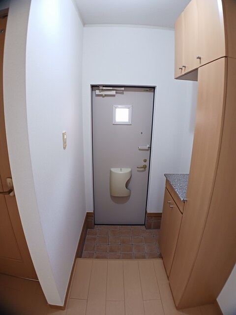 ミルフローラ２番館 玄関