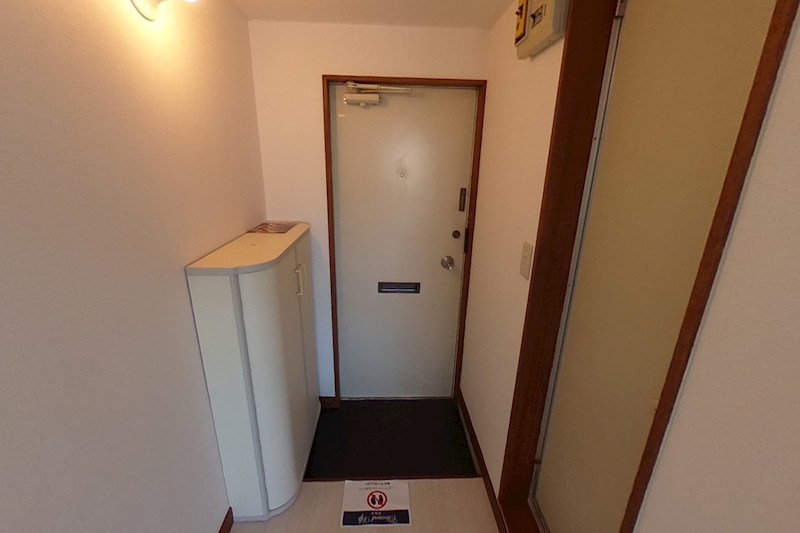 上倉田町アパート 玄関