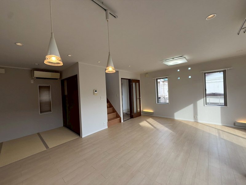 緑園都市貸家 リビング