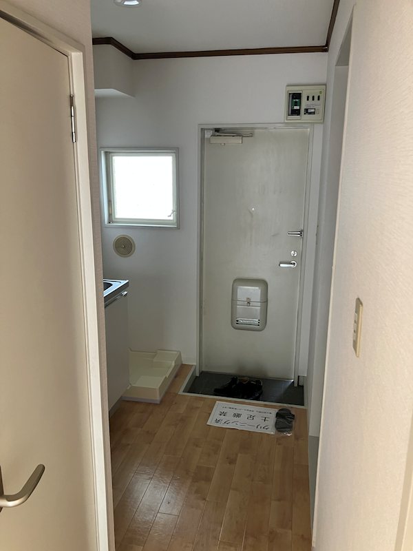 フレグランスC 玄関