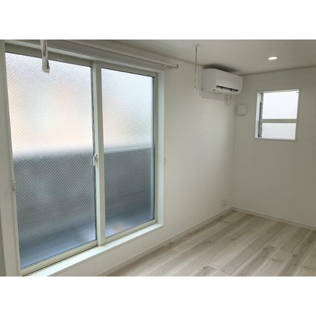 ハーミットクラブハウスＣｈｅｒｒｙ リビング