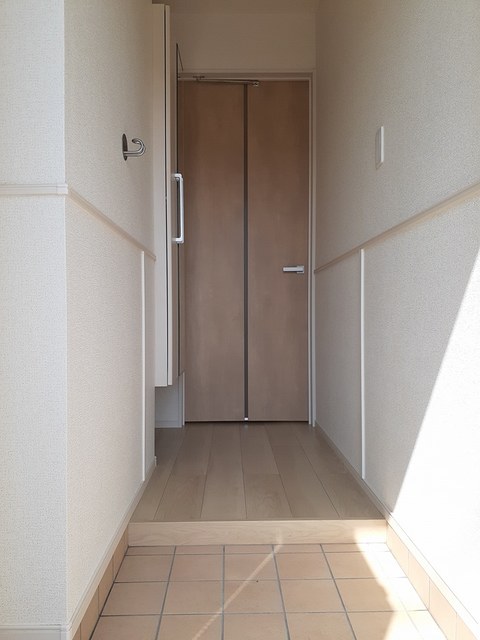 ルミナーレ 玄関