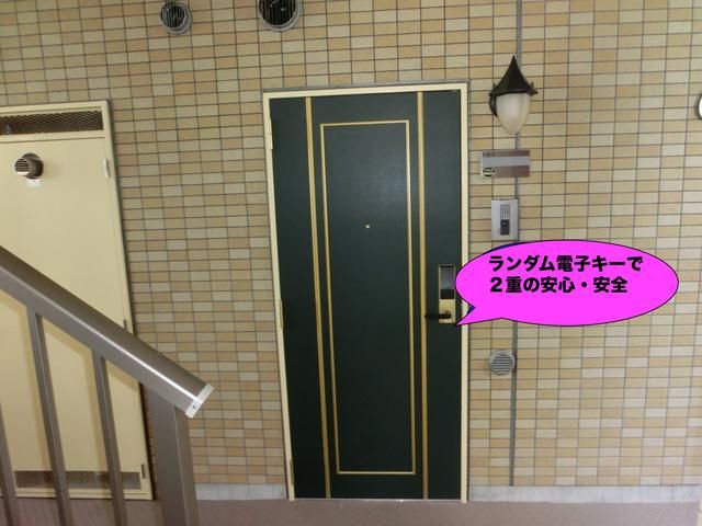 ロイヤルヒルズ 玄関