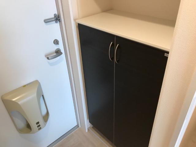 ツヴェルフ湘南 玄関