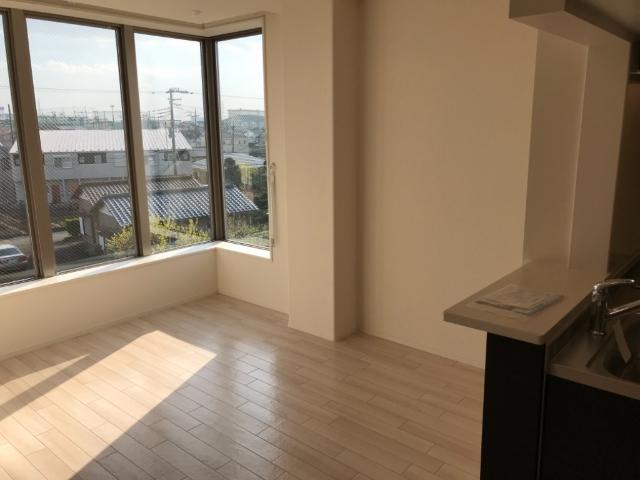 ツヴェルフ湘南 リビング