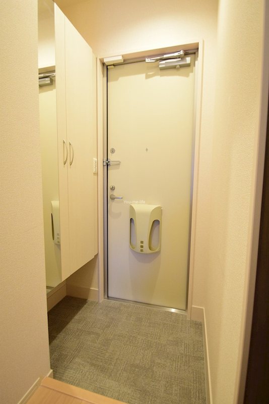 ヴィルヌーヴ　B棟 玄関