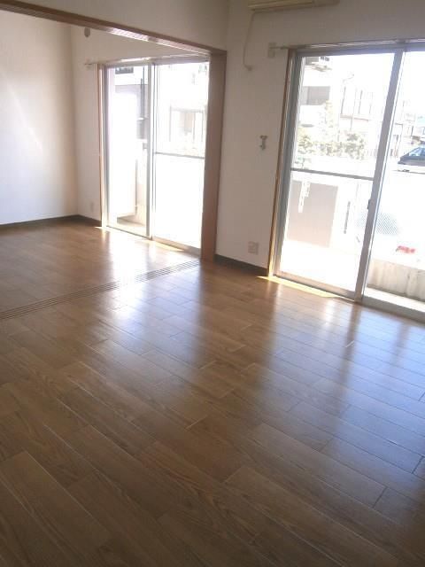 ヴィラ・ソレイユ リビング