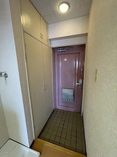 ロイヤルヒルズ石室 玄関