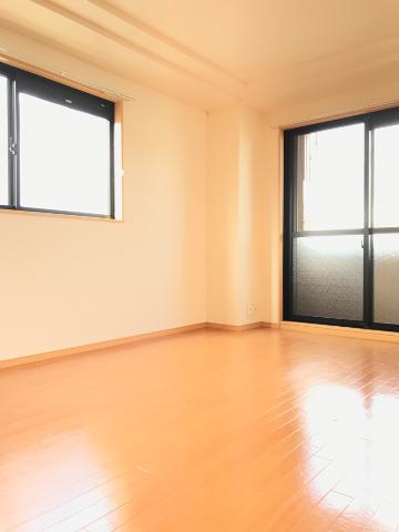 ルミナス・ネロ ベッドルーム